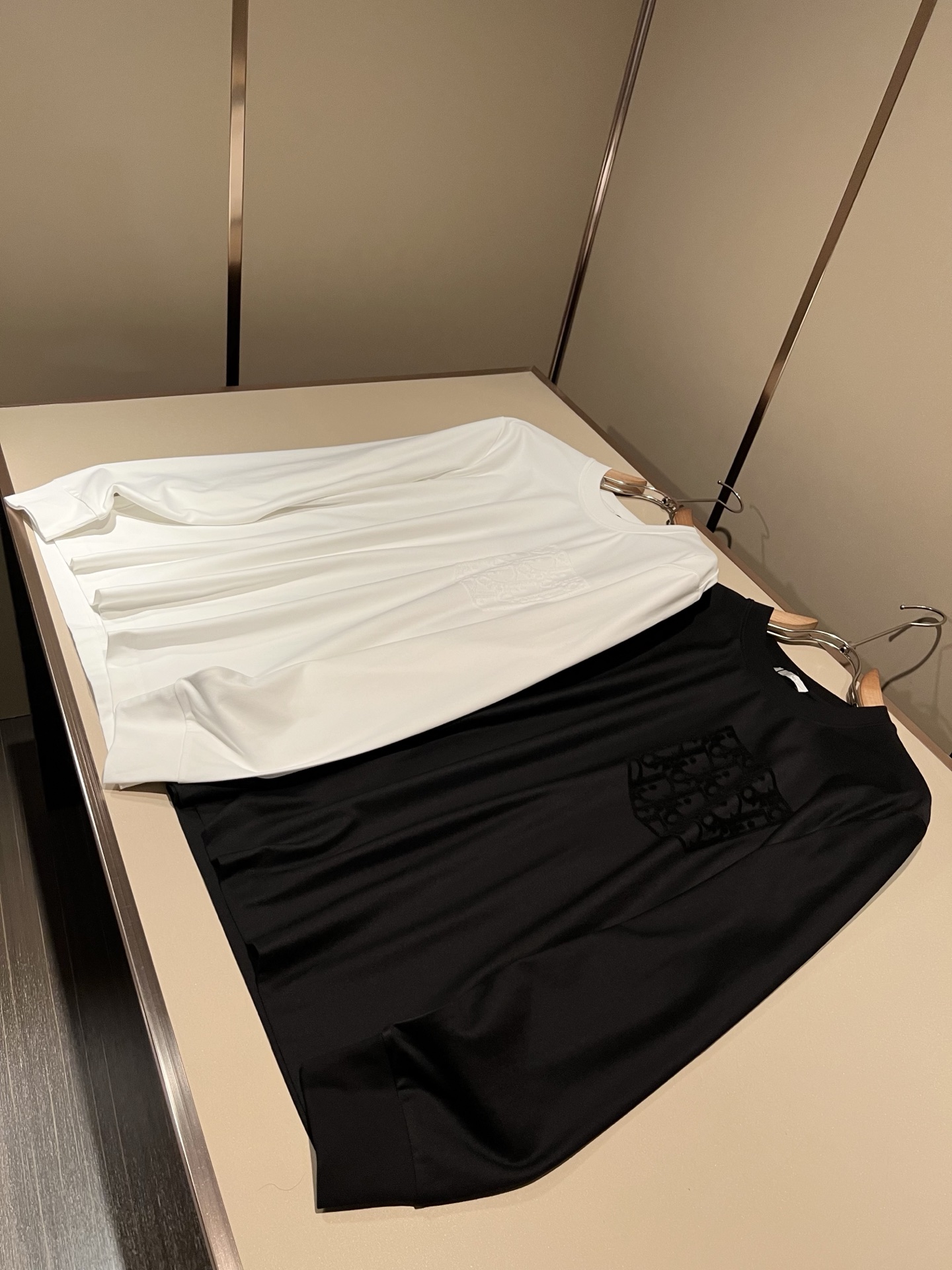 Dio*迪家 2026秋冬新款男女同款👫长袖打底衫，专柜同步发售！定制专属260克纯棉面料，定制原版工艺螺纹，胸前log