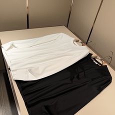 Bur*erry 巴*莉 2026秋冬新款男士长袖打底,品牌最新设计元素!既不单调也不复杂,恰到好处的展现品味!客供顶级 Bur*erry 巴*莉 2026秋冬新款男士长袖打底,品牌最新设计元素!既不单调也不复杂,恰到好处的展现品味!客供顶级