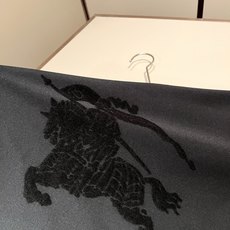 Bur*erry 巴*莉 2026秋冬新款男士长袖打底,品牌最新设计元素!既不单调也不复杂,恰到好处的展现品味!客供顶级 Bur*erry 巴*莉 2026秋冬新款男士长袖打底,品牌最新设计元素!既不单调也不复杂,恰到好处的展现品味!客供顶级