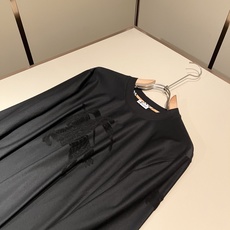 Bur*erry 巴*莉 2026秋冬新款男士长袖打底,品牌最新设计元素!既不单调也不复杂,恰到好处的展现品味!客供顶级 Bur*erry 巴*莉 2026秋冬新款男士长袖打底,品牌最新设计元素!既不单调也不复杂,恰到好处的展现品味!客供顶级