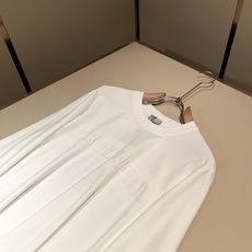 Dio*迪家 2026秋冬新款男女同款👫长袖打底衫,专柜同步发售!定制专属260克纯棉面料,定制原版工艺螺纹,胸前log Dio*迪家 2026秋冬新款男女同款👫长袖打底衫,专柜同步发售!定制专属260克纯棉面料,定制原版工艺螺纹,胸前log