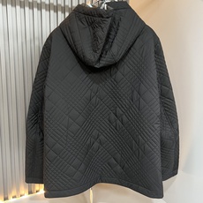 BURBER*Y巴*莉2026秋冬新品棉服夹克外套重磅来袭,最近比较火热聚酯纤维面料制作而成,高端户外运动休闲系列,非常 BURBER*Y巴*莉2026秋冬新品棉服夹克外套重磅来袭,最近比较火热聚酯纤维面料制作而成,高端户外运动休闲系列,非常