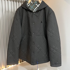 BURBER*Y巴*莉2026秋冬新品棉服夹克外套重磅来袭,最近比较火热聚酯纤维面料制作而成,高端户外运动休闲系列,非常 BURBER*Y巴*莉2026秋冬新品棉服夹克外套重磅来袭,最近比较火热聚酯纤维面料制作而成,高端户外运动休闲系列,非常