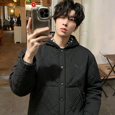 BURBER*Y巴*莉2026秋冬新品棉服夹克外套重磅来袭,最近比较火热聚酯纤维面料制作而成,高端户外运动休闲系列,非常 BURBER*Y巴*莉2026秋冬新品棉服夹克外套重磅来袭,最近比较火热聚酯纤维面料制作而成,高端户外运动休闲系列,非常