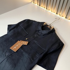Loro Piana诺悠翩雅 2026春夏男士最新的贸易订单翻领衬衣,全品相!!采用logo刺绣图案设计!上身舒适透气, Loro Piana诺悠翩雅 2026春夏男士最新的贸易订单翻领衬衣,全品相!!采用logo刺绣图案设计!上身舒适透气,