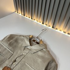 Loro Piana诺悠翩雅 2026春夏男士最新的贸易订单翻领衬衣,全品相!!采用logo刺绣图案设计!上身舒适透气, Loro Piana诺悠翩雅 2026春夏男士最新的贸易订单翻领衬衣,全品相!!采用logo刺绣图案设计!上身舒适透气,