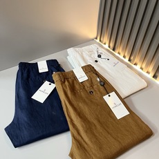 Moncl*r蒙*口2026春夏最新的贸易订单休闲裤!全品相!!腰身logo图案徽章设计!定制专属棉麻面料剪裁!上身舒适 Moncl*r蒙*口2026春夏最新的贸易订单休闲裤!全品相!!腰身logo图案徽章设计!定制专属棉麻面料剪裁!上身舒适