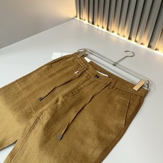 Moncl*r蒙*口2026春夏最新的贸易订单休闲裤!全品相!!腰身logo图案徽章设计!定制专属棉麻面料剪裁!上身舒适 Moncl*r蒙*口2026春夏最新的贸易订单休闲裤!全品相!!腰身logo图案徽章设计!定制专属棉麻面料剪裁!上身舒适