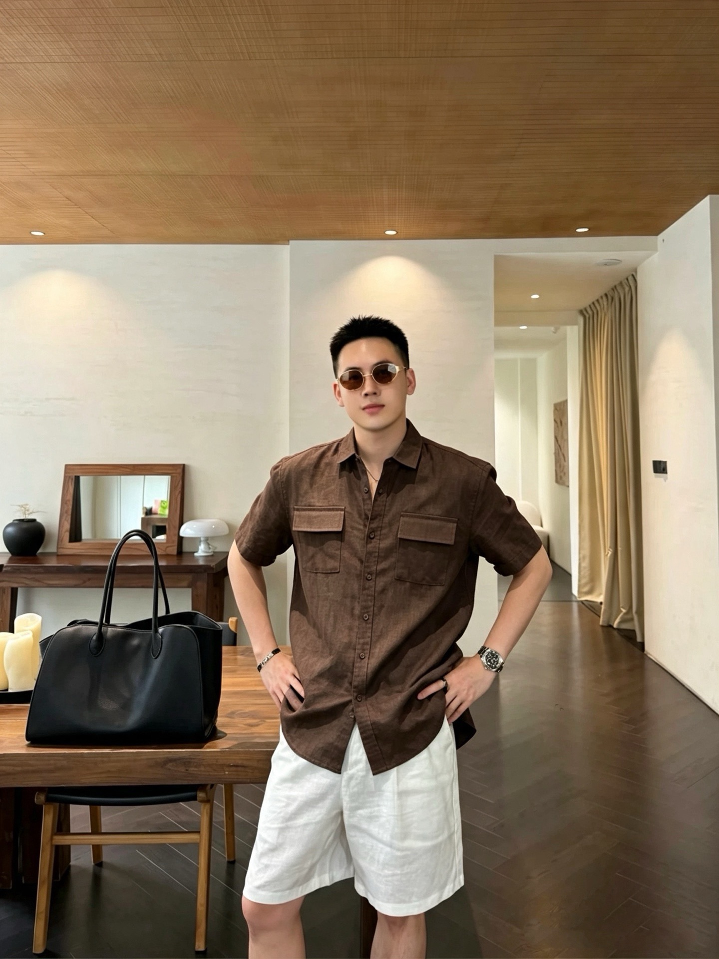 Loro Piana诺悠翩雅 2026春夏男士最新的贸易订单翻领衬衣，全品相！！采用logo刺绣图案设计！上身舒适透气，