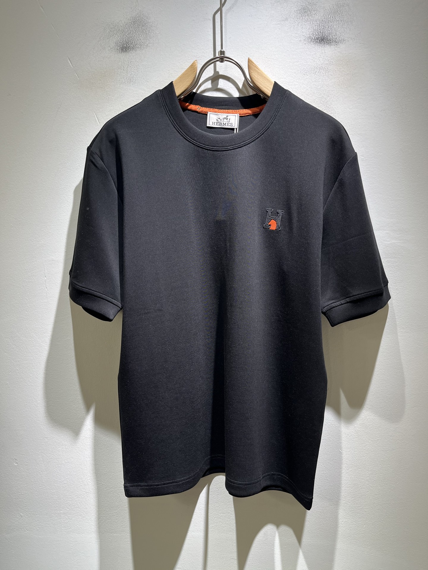 Her*mes爱*仕2026秋冬新款男女同款👫短袖打底衫，全新升级百搭基础款，低调奢华，品格之选！甄选优质精选纯棉面料！