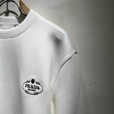 PRAD*A普*达2026秋冬新款男女同款👫长袖卫衣,最新款全网独家首上!!~既经典有时尚百搭,谁不爱啊,将经典再次展现 PRAD*A普*达2026秋冬新款男女同款👫长袖卫衣,最新款全网独家首上!!~既经典有时尚百搭,谁不爱啊,将经典再次展现