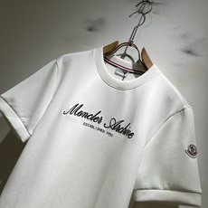 Moncler蒙口2026秋冬新款贸易订单短袖打底衫,全品相!!网红款!胸前logo图案刺绣设计!上身舒适透气,不僵硬, Moncler蒙口2026秋冬新款贸易订单短袖打底衫,全品相!!网红款!胸前logo图案刺绣设计!上身舒适透气,不僵硬,