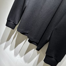 Moncler蒙口2026秋冬新款贸易订单长袖打底衫,全品相!!网红款!胸前logo图案刺绣设计!上身舒适透气,不僵硬, Moncler蒙口2026秋冬新款贸易订单长袖打底衫,全品相!!网红款!胸前logo图案刺绣设计!上身舒适透气,不僵硬,