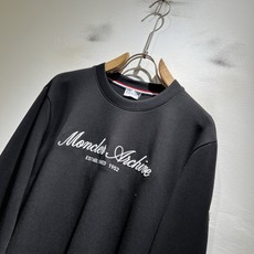 Moncler蒙口2026秋冬新款贸易订单长袖打底衫,全品相!!网红款!胸前logo图案刺绣设计!上身舒适透气,不僵硬, Moncler蒙口2026秋冬新款贸易订单长袖打底衫,全品相!!网红款!胸前logo图案刺绣设计!上身舒适透气,不僵硬,