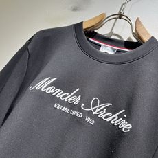 Moncler蒙口2026秋冬新款贸易订单长袖打底衫,全品相!!网红款!胸前logo图案刺绣设计!上身舒适透气,不僵硬, Moncler蒙口2026秋冬新款贸易订单长袖打底衫,全品相!!网红款!胸前logo图案刺绣设计!上身舒适透气,不僵硬,