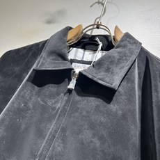 Loro Piana诺悠翩雅 2026秋冬新品男士休闲夹克外套,外贸公司订单!客供洗水皮材质,经典的专有织物之一! 质地 Loro Piana诺悠翩雅 2026秋冬新品男士休闲夹克外套,外贸公司订单!客供洗水皮材质,经典的专有织物之一! 质地
