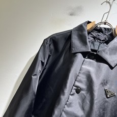 PRAD*A普*达2026秋冬新款男士夹克外套,最新款全网独家首上!!~既经典有时尚百搭,谁不爱啊,将经典再次展现,非常 PRAD*A普*达2026秋冬新款男士夹克外套,最新款全网独家首上!!~既经典有时尚百搭,谁不爱啊,将经典再次展现,非常