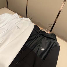 PRAD*A普*达2026秋冬新款男女同款👫长袖卫衣,最新款全网独家首上!!~既经典有时尚百搭,谁不爱啊,将经典再次展现 PRAD*A普*达2026秋冬新款男女同款👫长袖卫衣,最新款全网独家首上!!~既经典有时尚百搭,谁不爱啊,将经典再次展现
