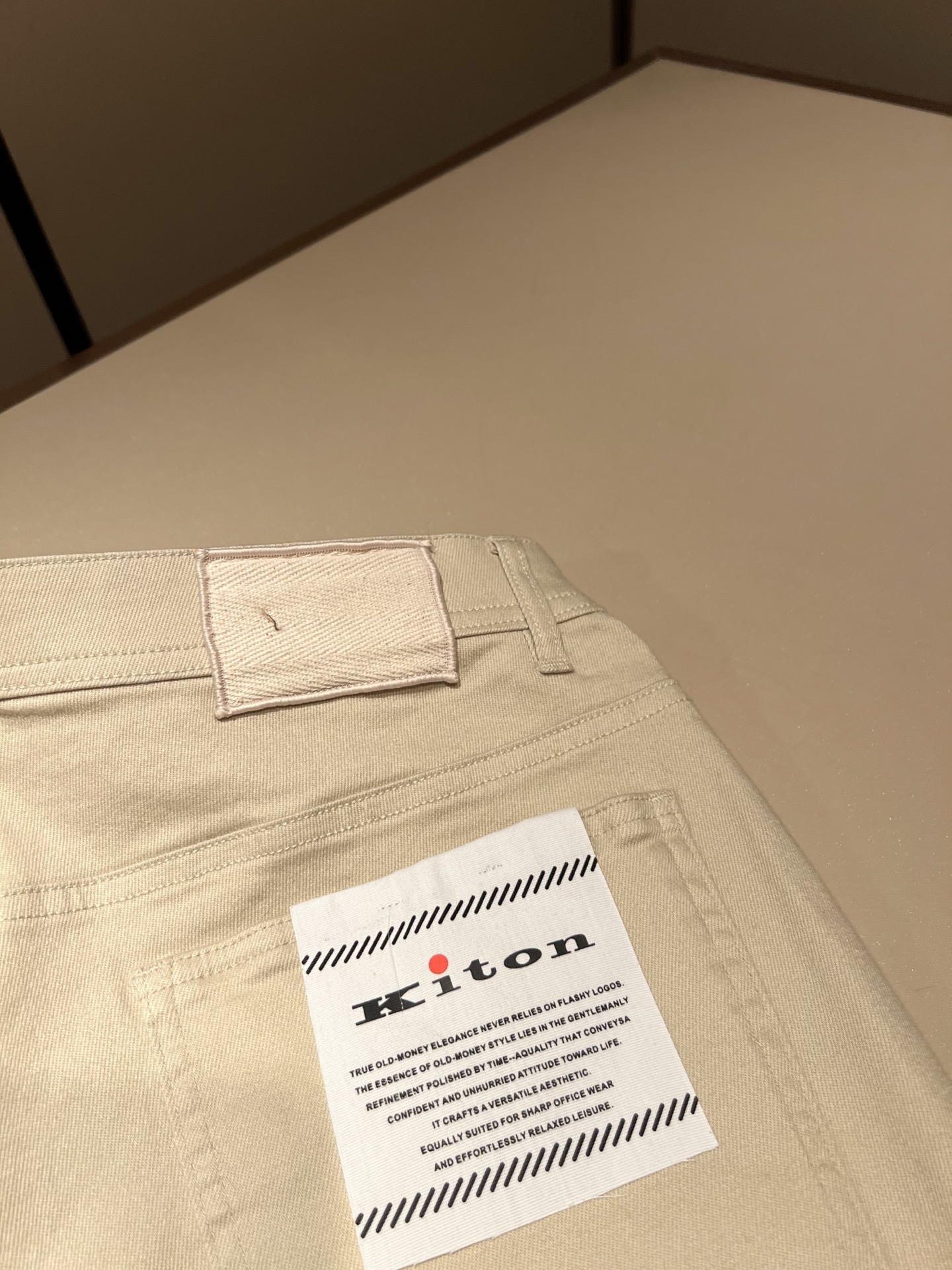 kiton 2026春夏新款男士休闲裤，男士经典时尚百搭休闲西裤!贸易公司渠道稀出，领先官网发售!衣橱里不可或缺的百搭臻