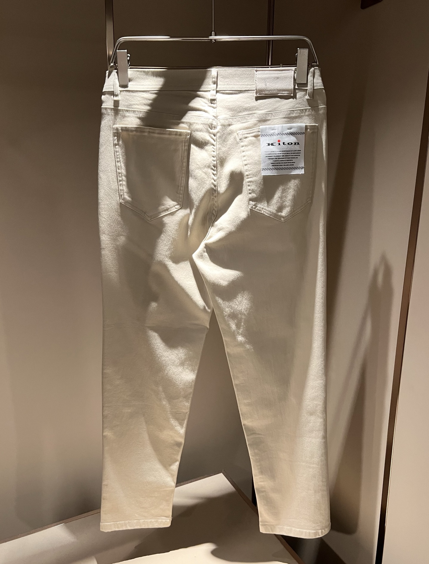kiton 2026春夏新款男士休闲裤，男士经典时尚百搭休闲西裤!贸易公司渠道稀出，领先官网发售!衣橱里不可或缺的百搭臻