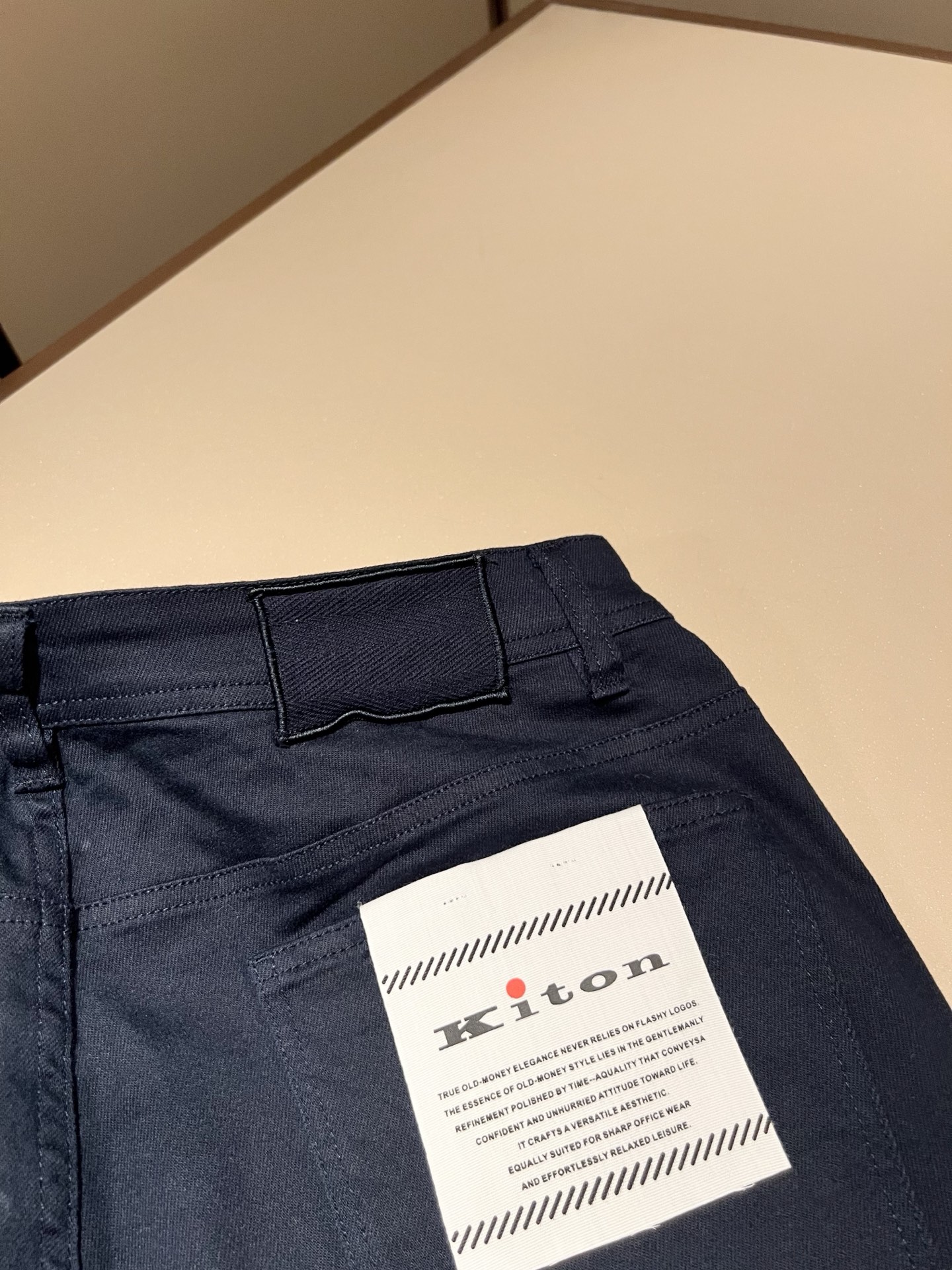 kiton 2026春夏新款男士休闲裤，男士经典时尚百搭休闲西裤!贸易公司渠道稀出，领先官网发售!衣橱里不可或缺的百搭臻