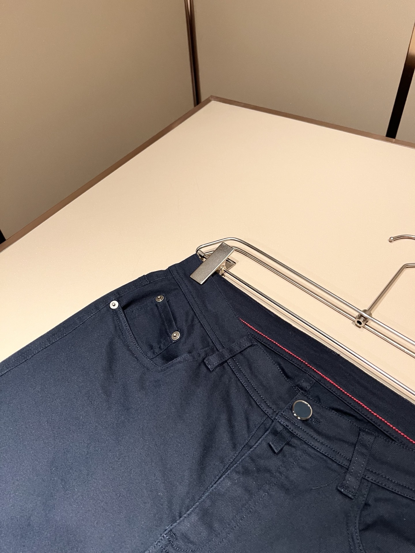 kiton 2026春夏新款男士休闲裤，男士经典时尚百搭休闲西裤!贸易公司渠道稀出，领先官网发售!衣橱里不可或缺的百搭臻