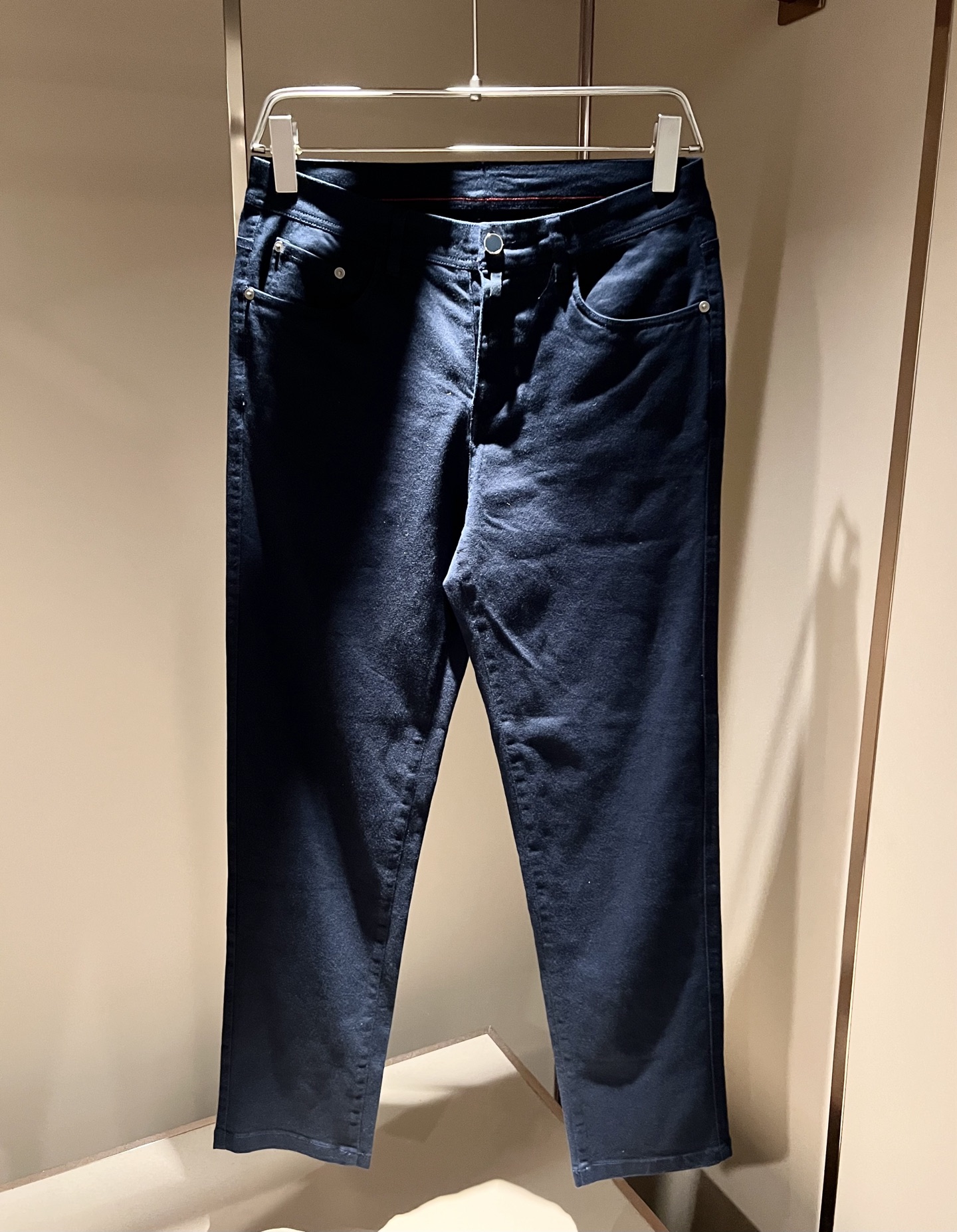 kiton 2026春夏新款男士休闲裤，男士经典时尚百搭休闲西裤!贸易公司渠道稀出，领先官网发售!衣橱里不可或缺的百搭臻