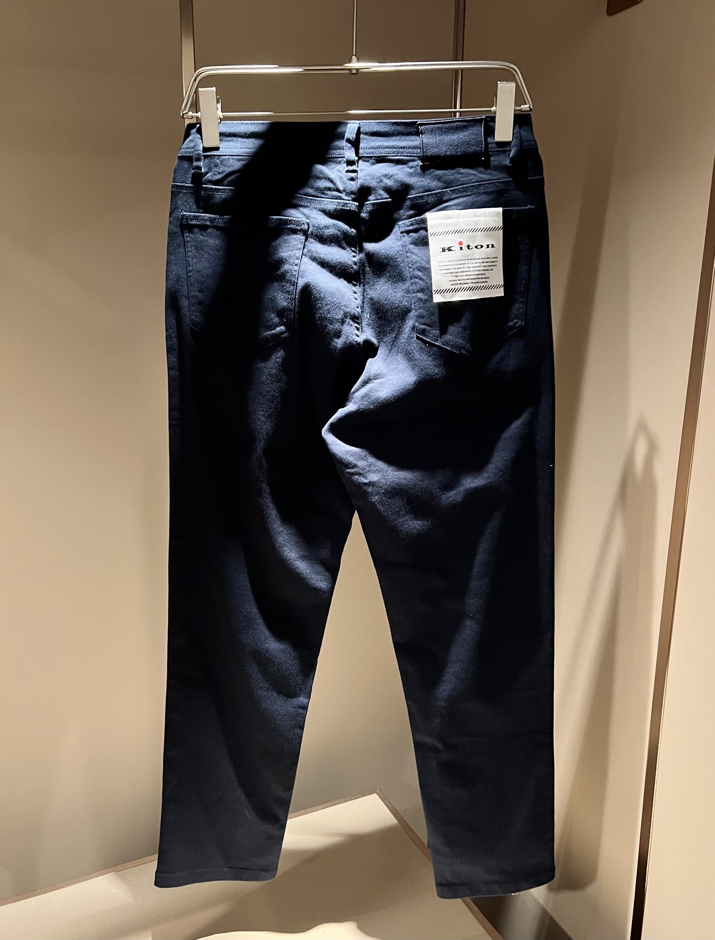 kiton 2026春夏新款男士休闲裤，男士经典时尚百搭休闲西裤!贸易公司渠道稀出，领先官网发售!衣橱里不可或缺的百搭臻
