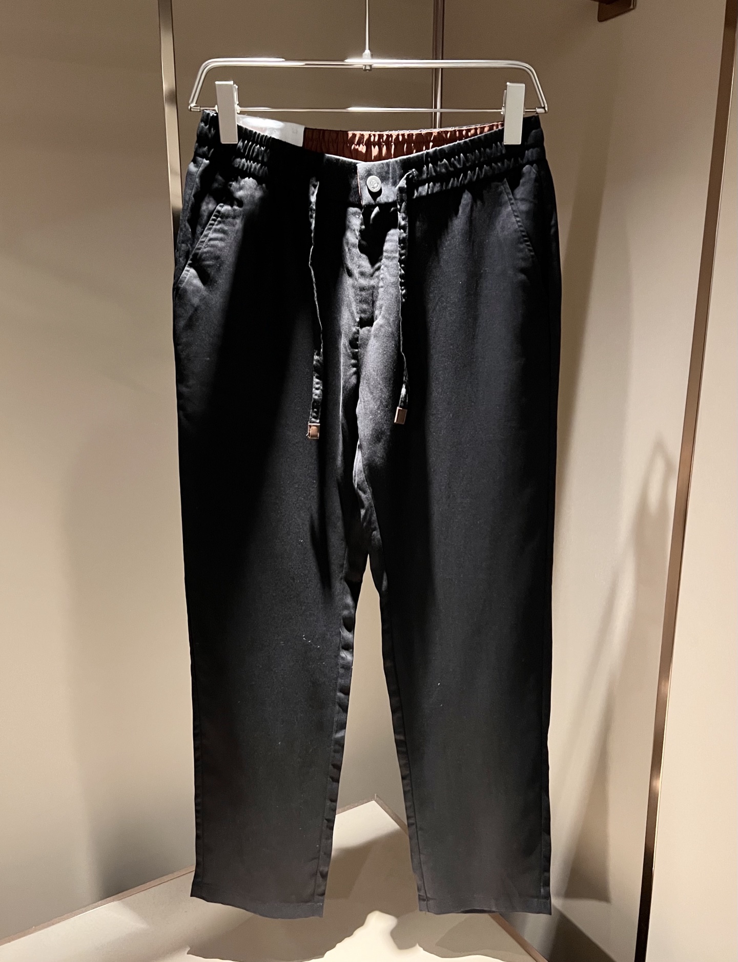 Loro Piana诺悠翩雅 2026春夏新品男士休闲裤，最新的贸易订单全品相！！网红款！上身舒适透气，不僵硬，整体有着