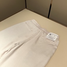 Loro Piana诺悠翩雅 2026春夏新品男士休闲裤,最新的贸易订单全品相!!网红款!上身舒适透气,不僵硬,整体有着 Loro Piana诺悠翩雅 2026春夏新品男士休闲裤,最新的贸易订单全品相!!网红款!上身舒适透气,不僵硬,整体有着