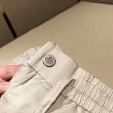 Loro Piana诺悠翩雅 2026春夏新品男士休闲裤,最新的贸易订单全品相!!网红款!上身舒适透气,不僵硬,整体有着 Loro Piana诺悠翩雅 2026春夏新品男士休闲裤,最新的贸易订单全品相!!网红款!上身舒适透气,不僵硬,整体有着