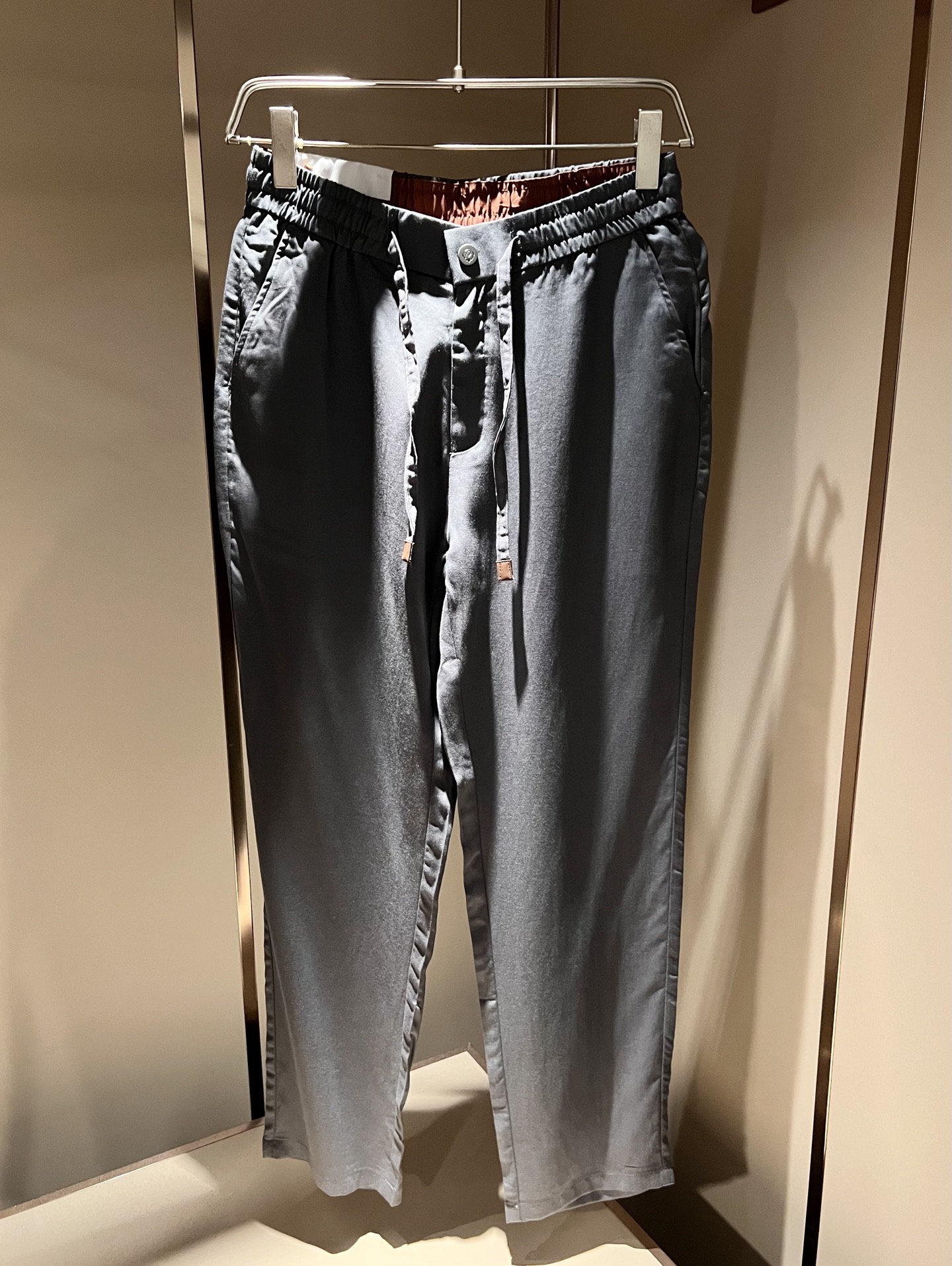 Loro Piana诺悠翩雅 2026春夏新品男士休闲裤，最新的贸易订单全品相！！网红款！上身舒适透气，不僵硬，整体有着