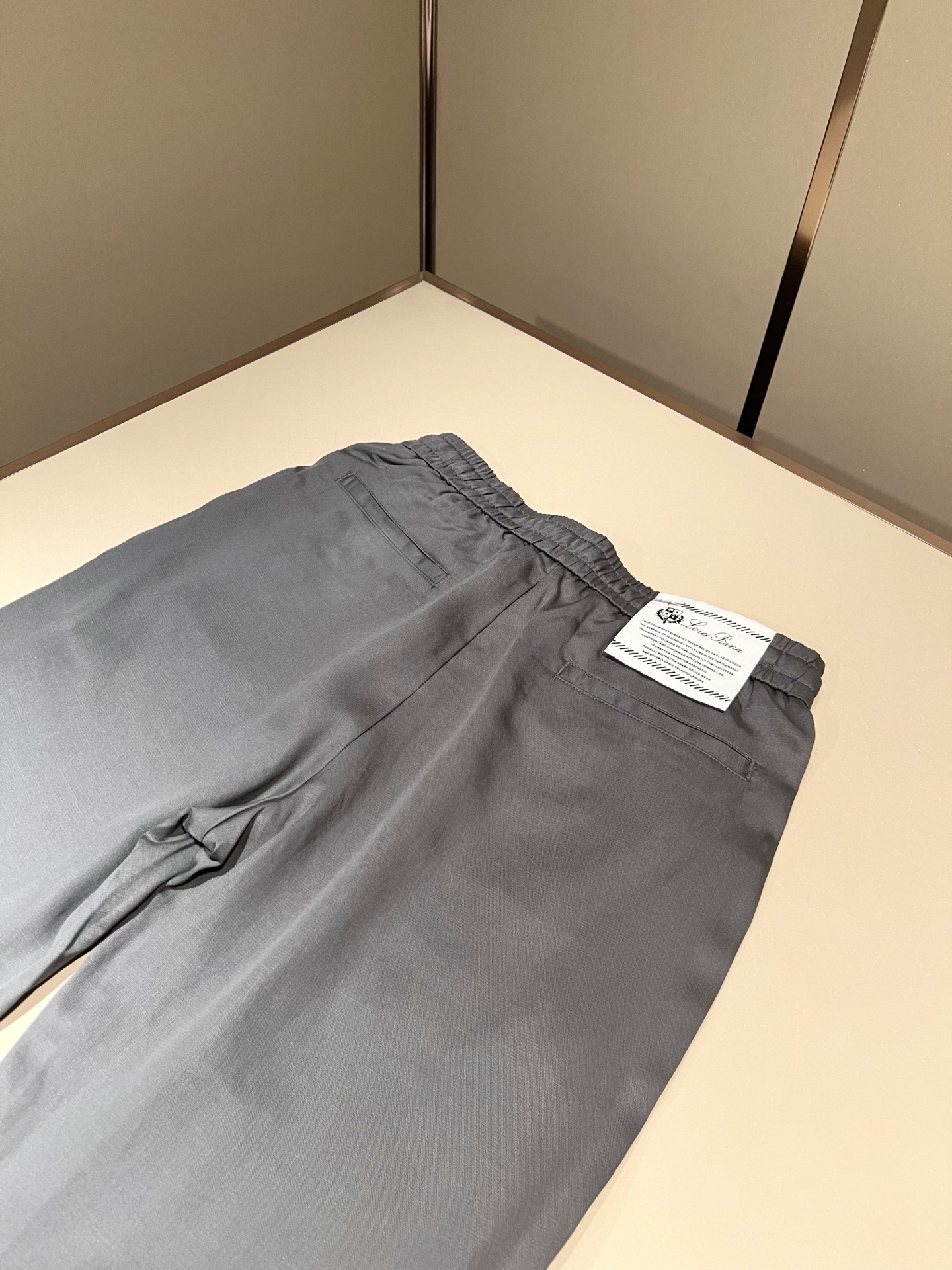 Loro Piana诺悠翩雅 2026春夏新品男士休闲裤，最新的贸易订单全品相！！网红款！上身舒适透气，不僵硬，整体有着