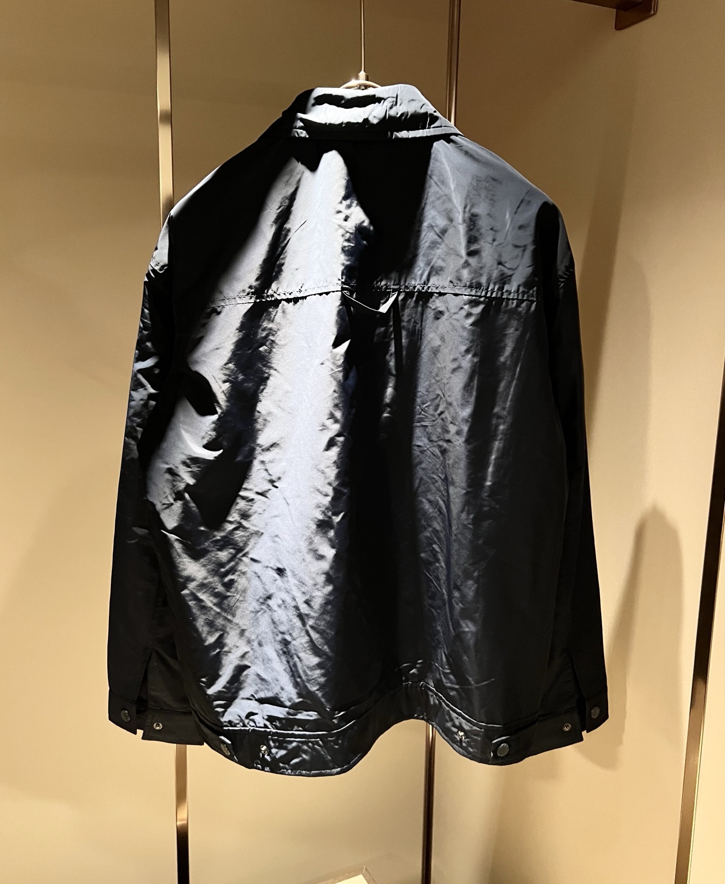 PRAD*A普*达2026秋冬新款男士夹克外套，最新款全网独家首上！！~既经典有时尚百搭，谁不爱啊，将经典再次展现，非常