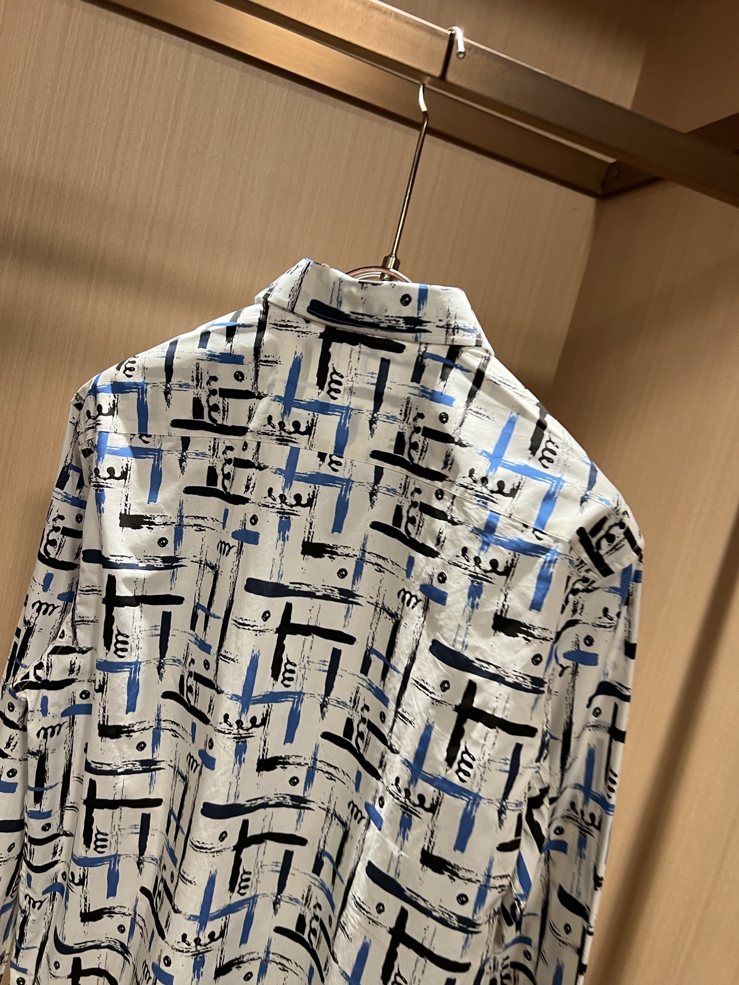 PRAD*A普*达2026秋季新款休闲男士衬衣，最新时尚休闲logo刺绣修饰！贸易公司渠道稀出，同步官网发售，最为期待的