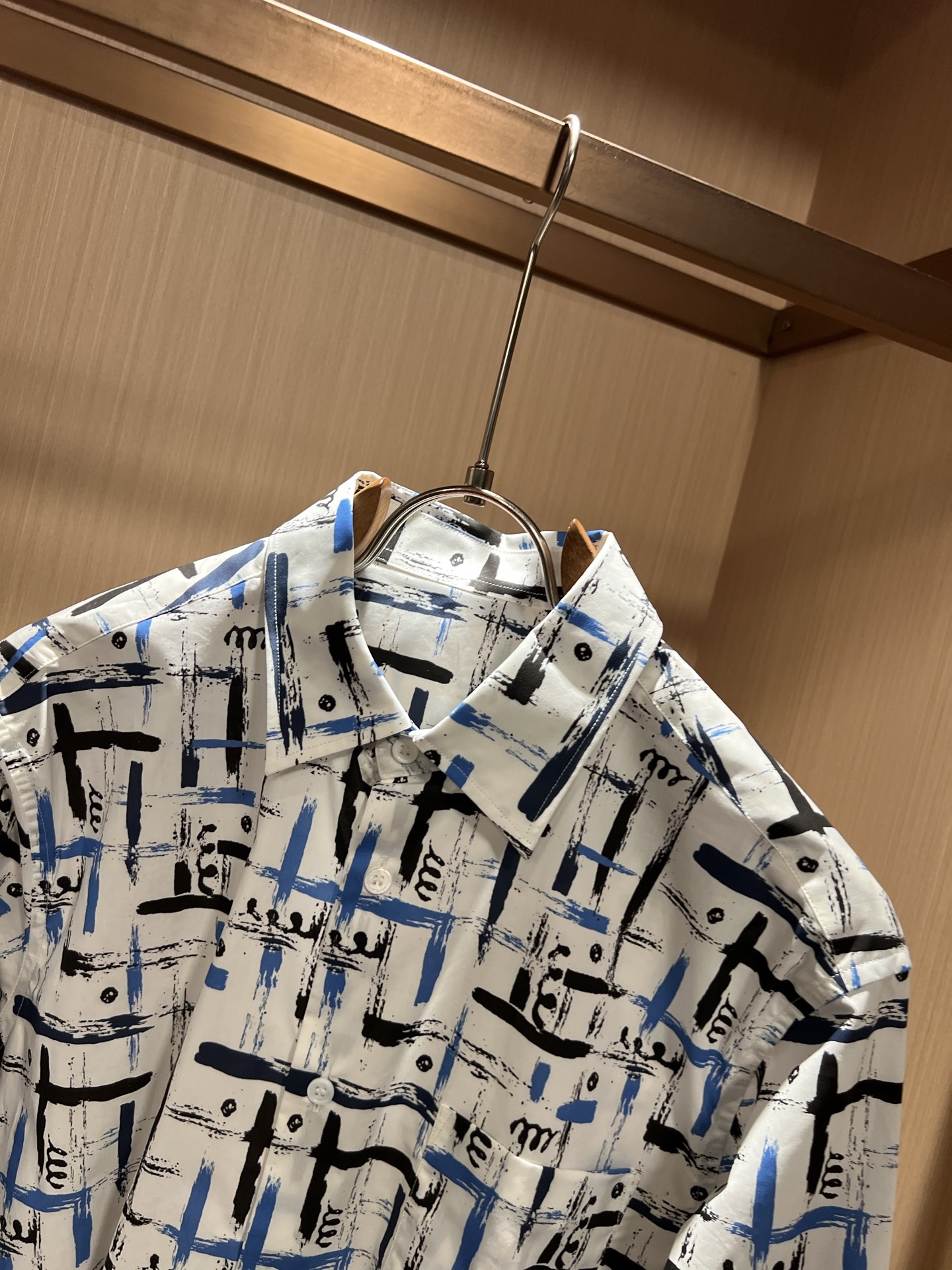 PRAD*A普*达2026秋季新款休闲男士衬衣，最新时尚休闲logo刺绣修饰！贸易公司渠道稀出，同步官网发售，最为期待的