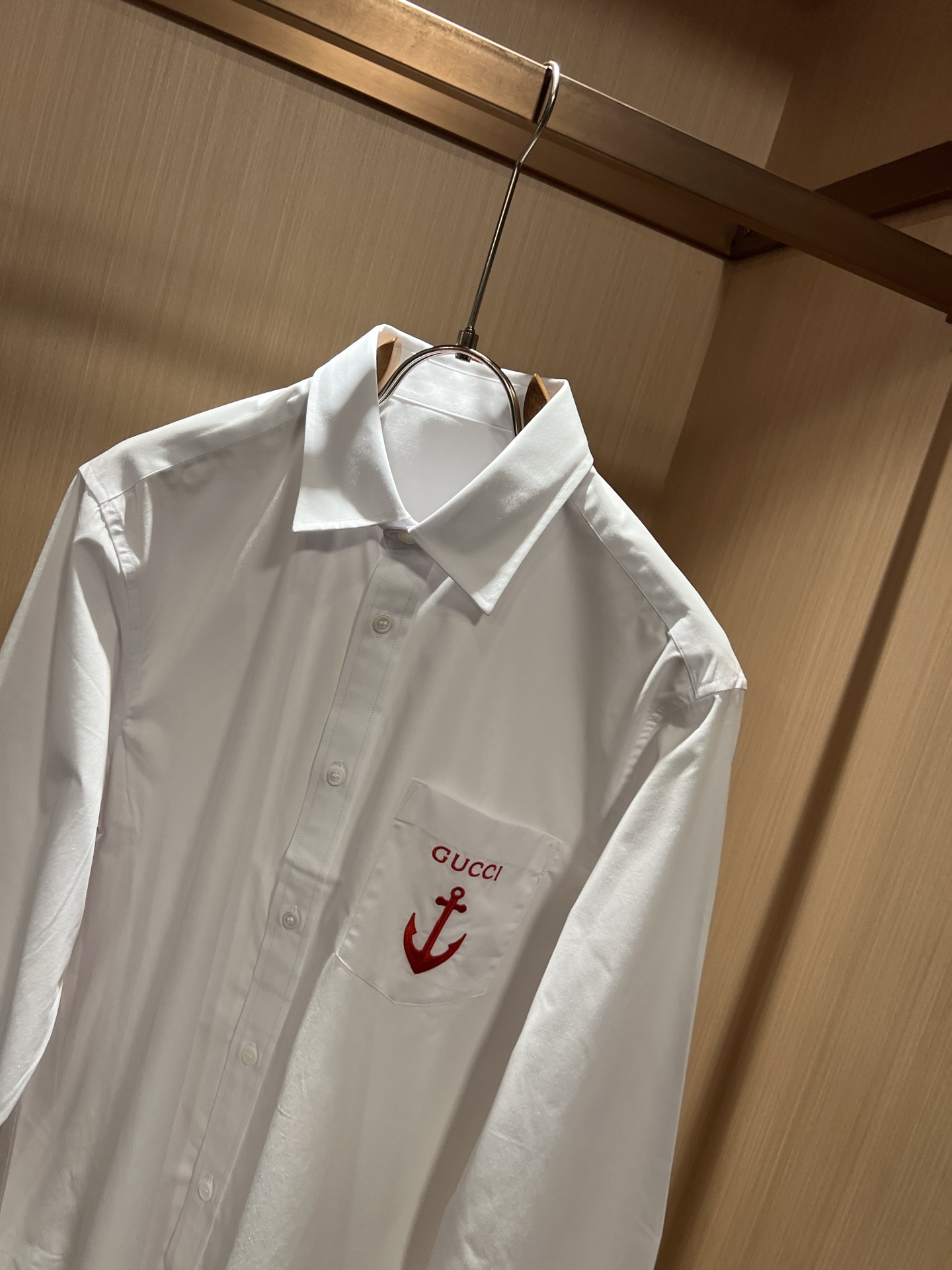 GUC*I 古家 2026秋季新款男士长袖衬衣,贸易公司渠道稀出,同步官网发售!G家系列情侣上线,胸前logo图案刺绣设 GUC*I 古家 2026秋季新款男士长袖衬衣,贸易公司渠道稀出,同步官网发售!G家系列情侣上线,胸前logo图案刺绣设