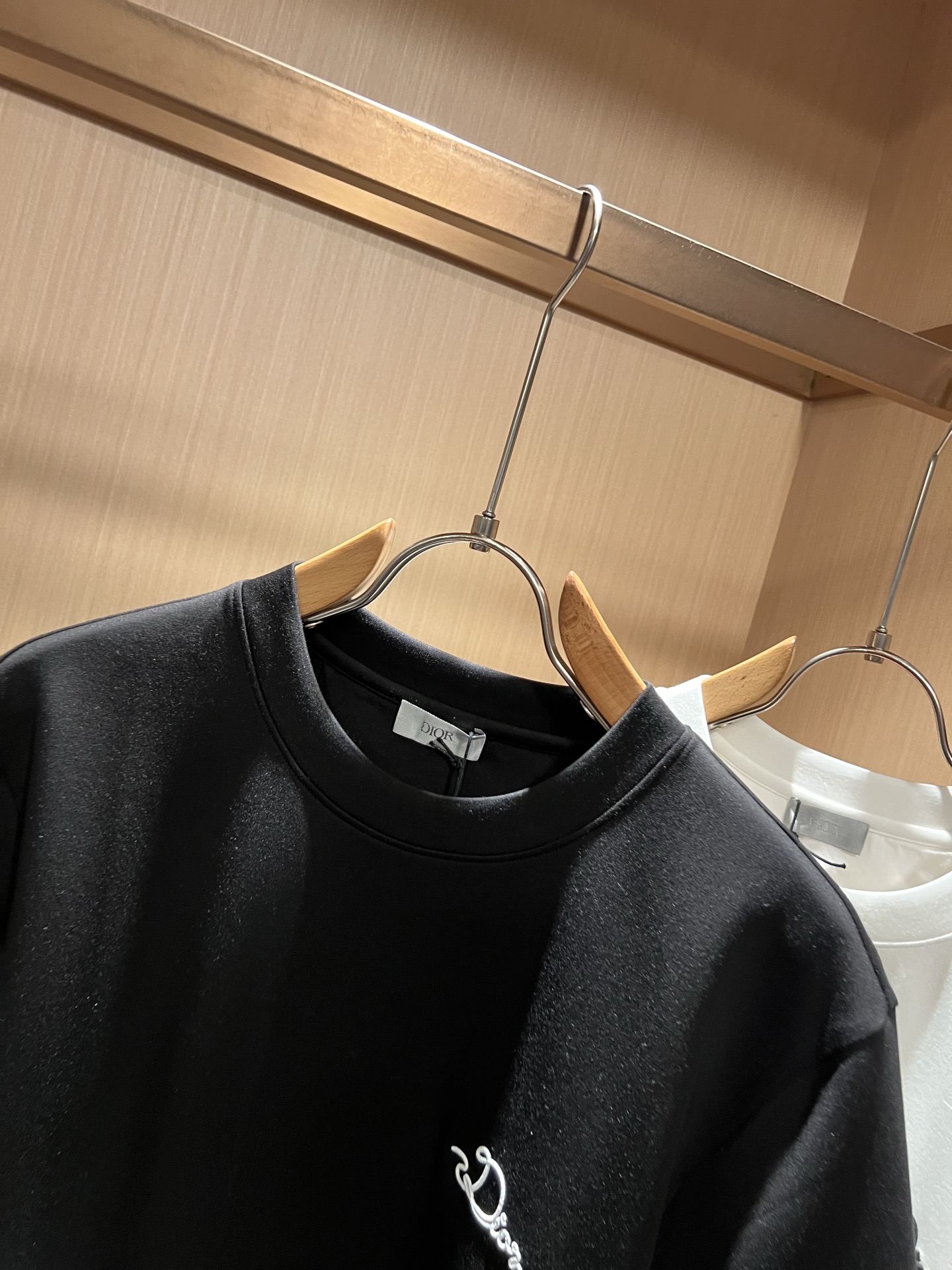 Dio*迪家 2026秋冬新款男女同款👫短袖打底衫，专柜同步发售！定制专属260克纯棉面料，定制原版工艺螺纹，胸前log