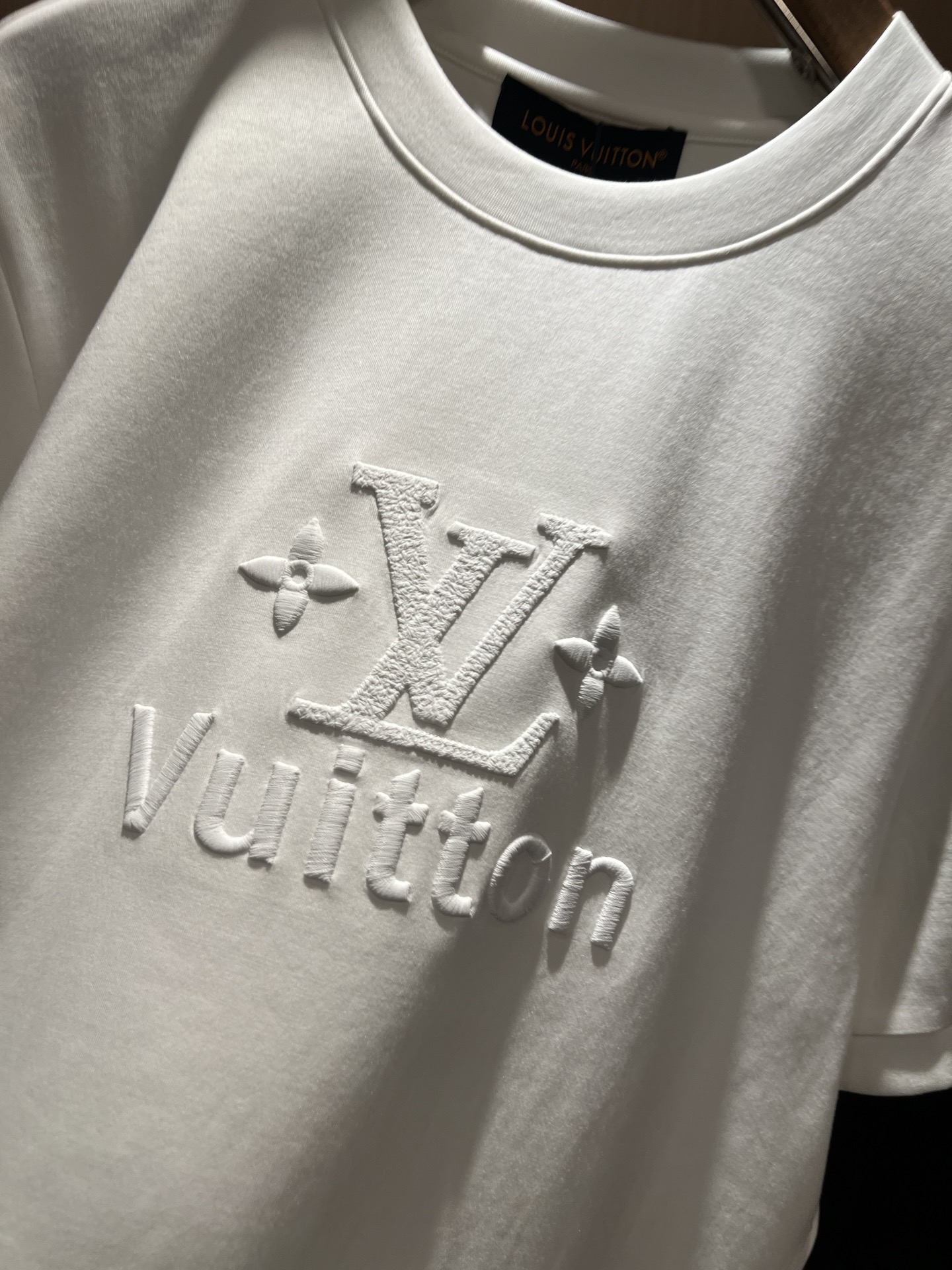 Giv*chy/纪*希2026秋冬新款男女同款👫短袖打底衫，主创时尚注入了全新时尚能量。通过探索各种题材和性感魅力，极具