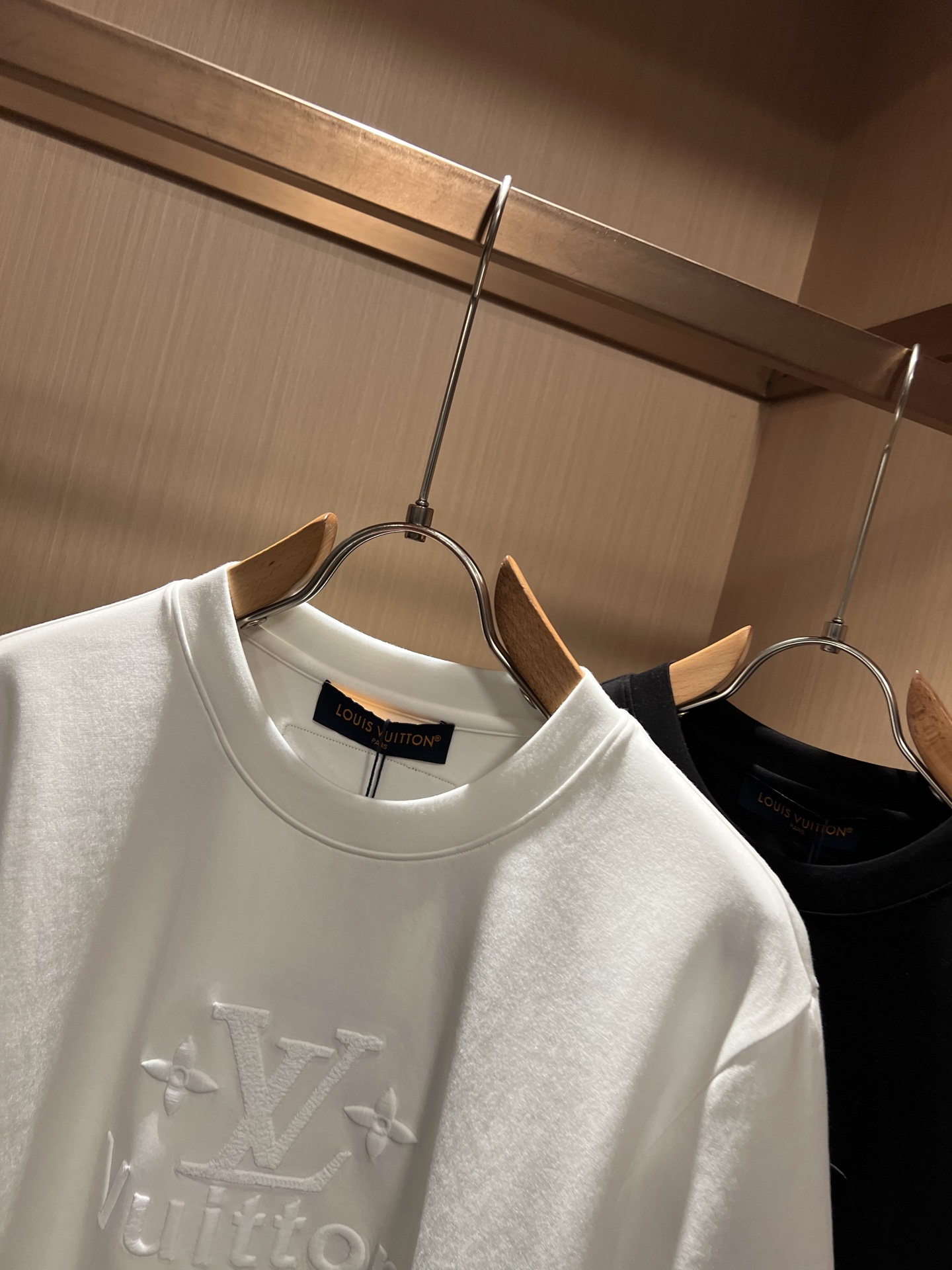 Giv*chy/纪*希2026秋冬新款男女同款👫短袖打底衫，主创时尚注入了全新时尚能量。通过探索各种题材和性感魅力，极具