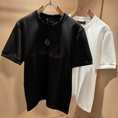 Loro Piana诺悠翩雅 2026秋冬男士最新的贸易订单打底衫,全品相!!胸前采用logo图案刺绣设计!定制婴儿绒面 Loro Piana诺悠翩雅 2026秋冬男士最新的贸易订单打底衫,全品相!!胸前采用logo图案刺绣设计!定制婴儿绒面