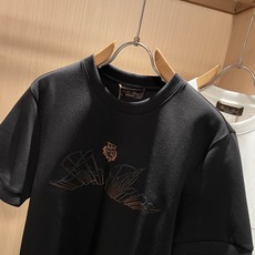 Loro Piana诺悠翩雅 2026秋冬男士最新的贸易订单打底衫,全品相!!胸前采用logo图案刺绣设计!定制婴儿绒面 Loro Piana诺悠翩雅 2026秋冬男士最新的贸易订单打底衫,全品相!!胸前采用logo图案刺绣设计!定制婴儿绒面