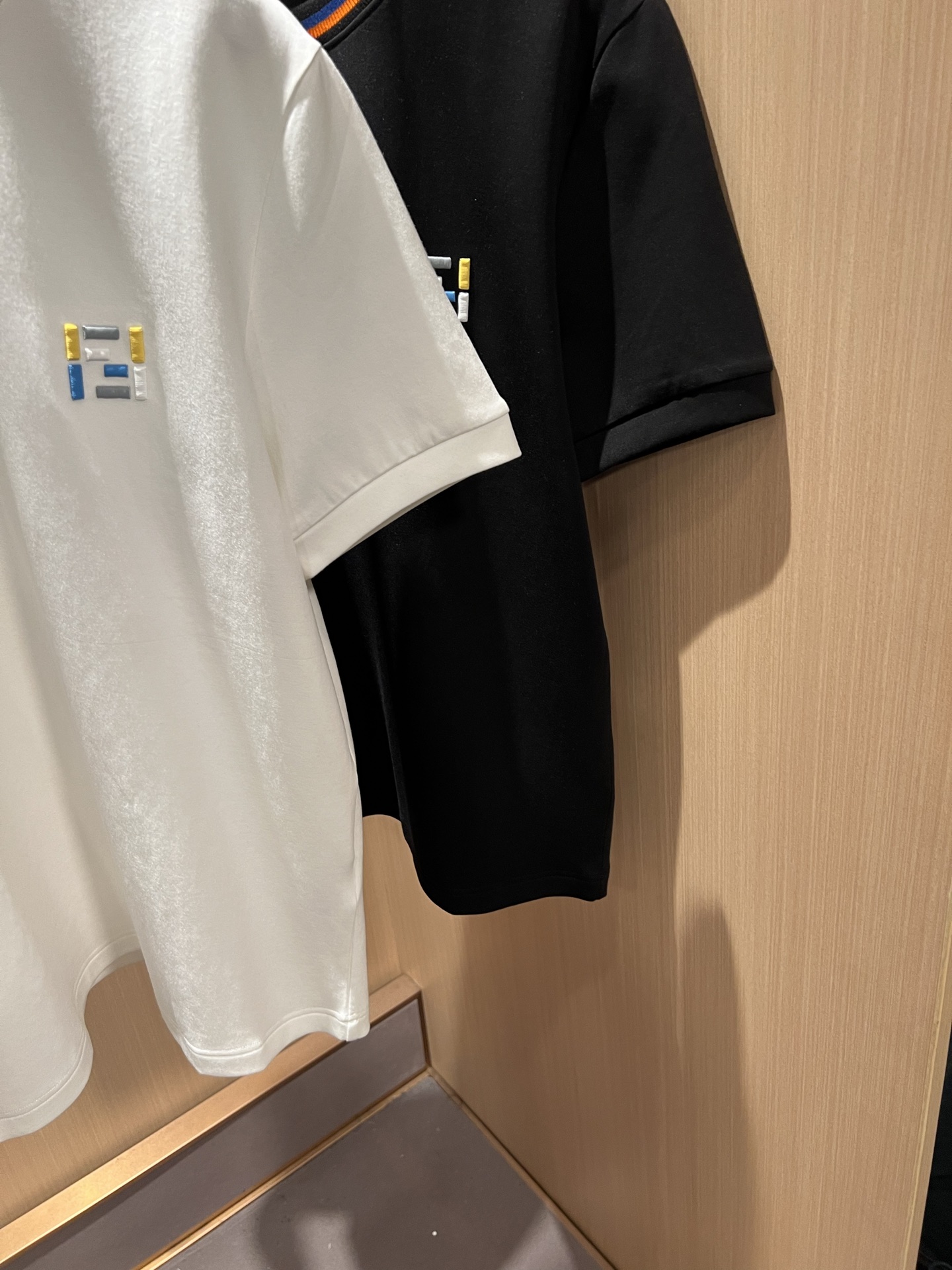 FEN*I 芬*迪2026秋冬新款FD家族FF男女同款👫打底衫，男女同款👫百搭极简短袖。意大利原厂订单，FD家族人气单品