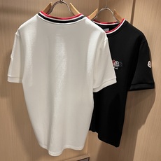 Moncler蒙口2026秋冬新款贸易订单短袖打底衫,全品相!!网红款!胸前logo图案刺绣设计!上身舒适透气,不僵硬, Moncler蒙口2026秋冬新款贸易订单短袖打底衫,全品相!!网红款!胸前logo图案刺绣设计!上身舒适透气,不僵硬,