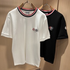 Moncler蒙口2026秋冬新款贸易订单短袖打底衫,全品相!!网红款!胸前logo图案刺绣设计!上身舒适透气,不僵硬, Moncler蒙口2026秋冬新款贸易订单短袖打底衫,全品相!!网红款!胸前logo图案刺绣设计!上身舒适透气,不僵硬,