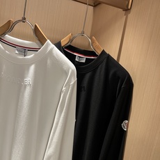 Moncler蒙口2026秋冬新款贸易订单长袖打底衫,全品相!!网红款!胸前logo图案植绒设计!上身舒适透气,不僵硬, Moncler蒙口2026秋冬新款贸易订单长袖打底衫,全品相!!网红款!胸前logo图案植绒设计!上身舒适透气,不僵硬,