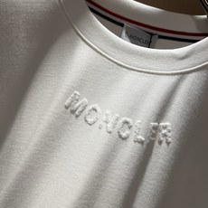 Moncler蒙口2026秋冬新款贸易订单长袖打底衫,全品相!!网红款!胸前logo图案植绒设计!上身舒适透气,不僵硬, Moncler蒙口2026秋冬新款贸易订单长袖打底衫,全品相!!网红款!胸前logo图案植绒设计!上身舒适透气,不僵硬,