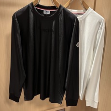 Moncler蒙口2026秋冬新款贸易订单长袖打底衫,全品相!!网红款!胸前logo图案植绒设计!上身舒适透气,不僵硬, Moncler蒙口2026秋冬新款贸易订单长袖打底衫,全品相!!网红款!胸前logo图案植绒设计!上身舒适透气,不僵硬,