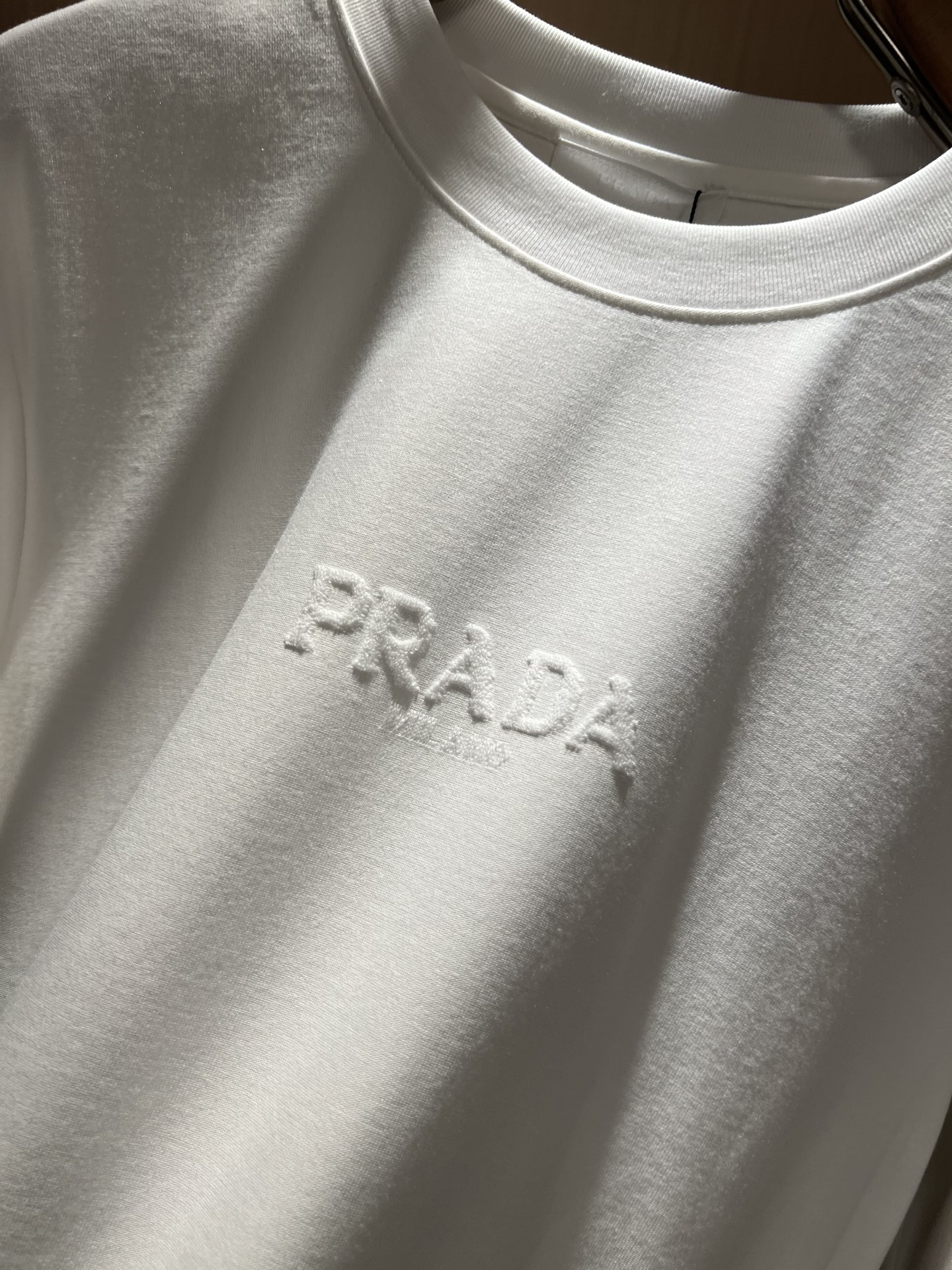 PRAD*A普*达2026秋冬新款男士长袖打底衫，最新款全网独家首上！！~既经典有时尚百搭，谁不爱啊，将经典再次展现，非