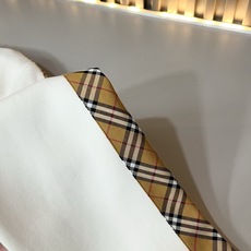 Bur*erry 巴*莉 2026秋冬新款男士长袖打底,品牌最新设计元素!既不单调也不复杂,恰到好处的展现品味!客供顶级 Bur*erry 巴*莉 2026秋冬新款男士长袖打底,品牌最新设计元素!既不单调也不复杂,恰到好处的展现品味!客供顶级
